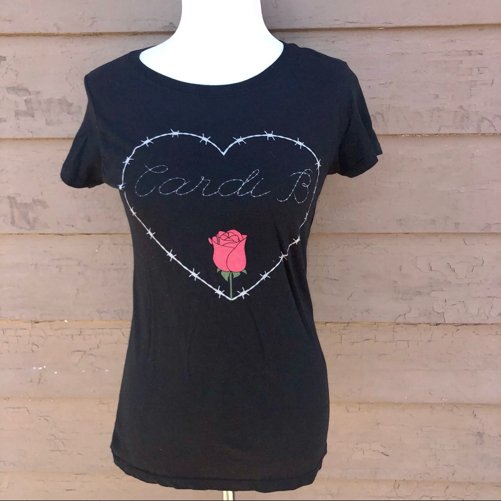 ☀️☀️☀️5/$20 Hot Topic Cardi B barbed wire T-shirt!